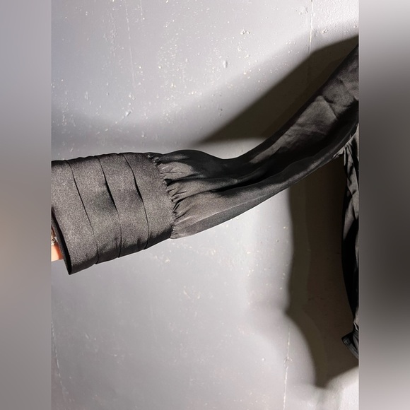 Express Satin-Look Long Sleeve Bodysuit. Size S - Picture 4 of 11